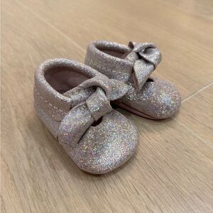 Freshly Picked Glittery Moccasins - Pink
